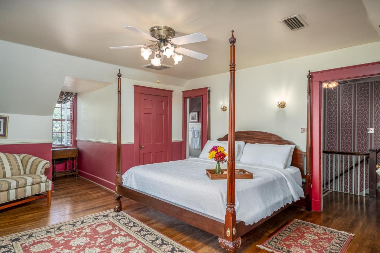 Cedars Of Williamsburg Bed & Breakfast Bagian luar foto