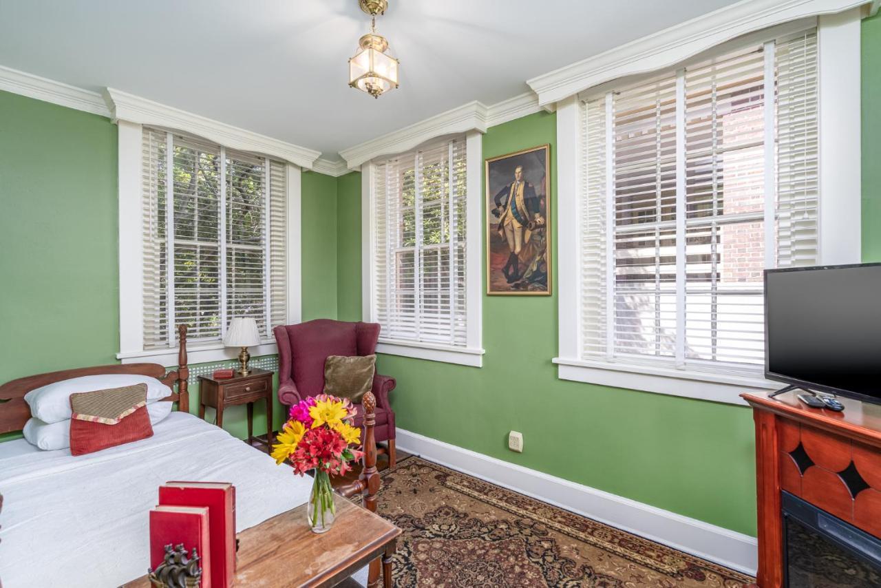 Cedars Of Williamsburg Bed & Breakfast Bagian luar foto