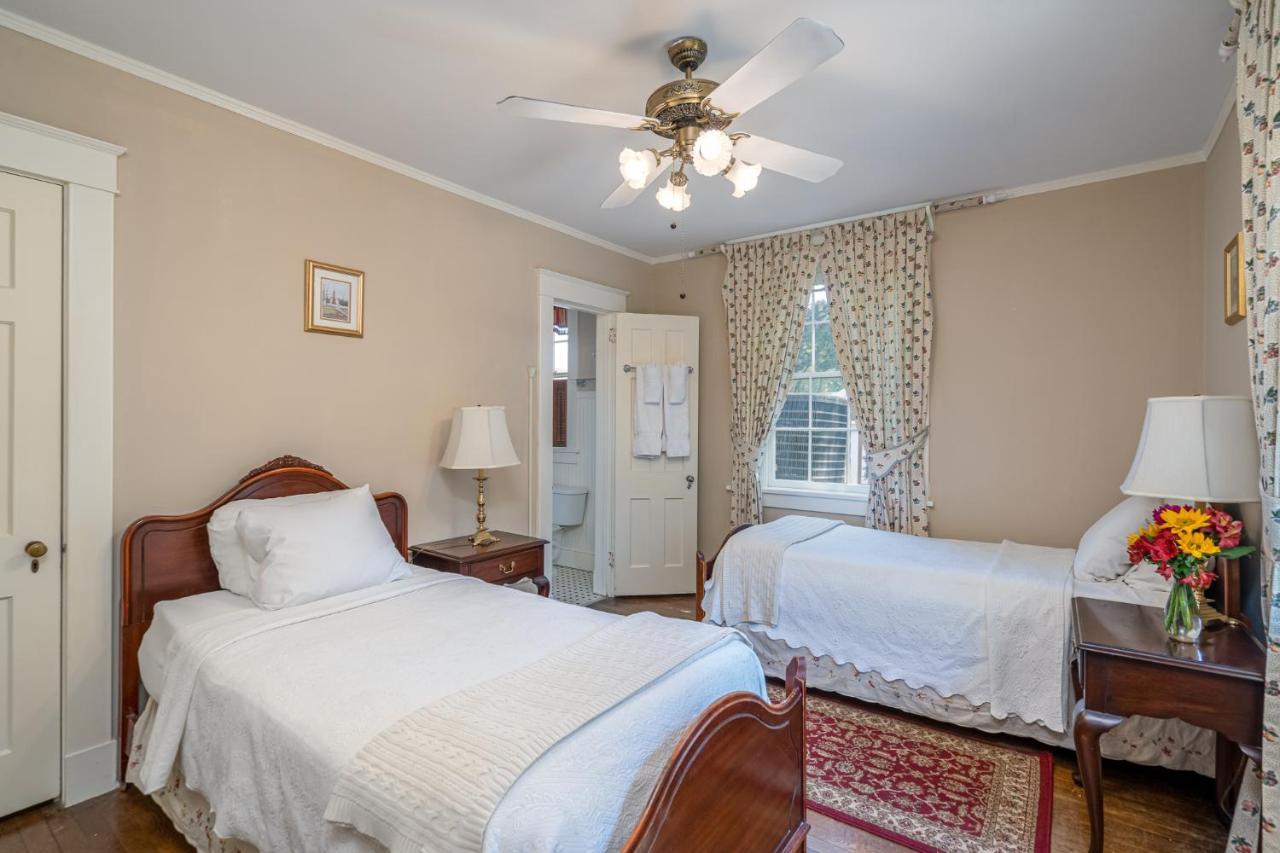 Cedars Of Williamsburg Bed & Breakfast Bagian luar foto