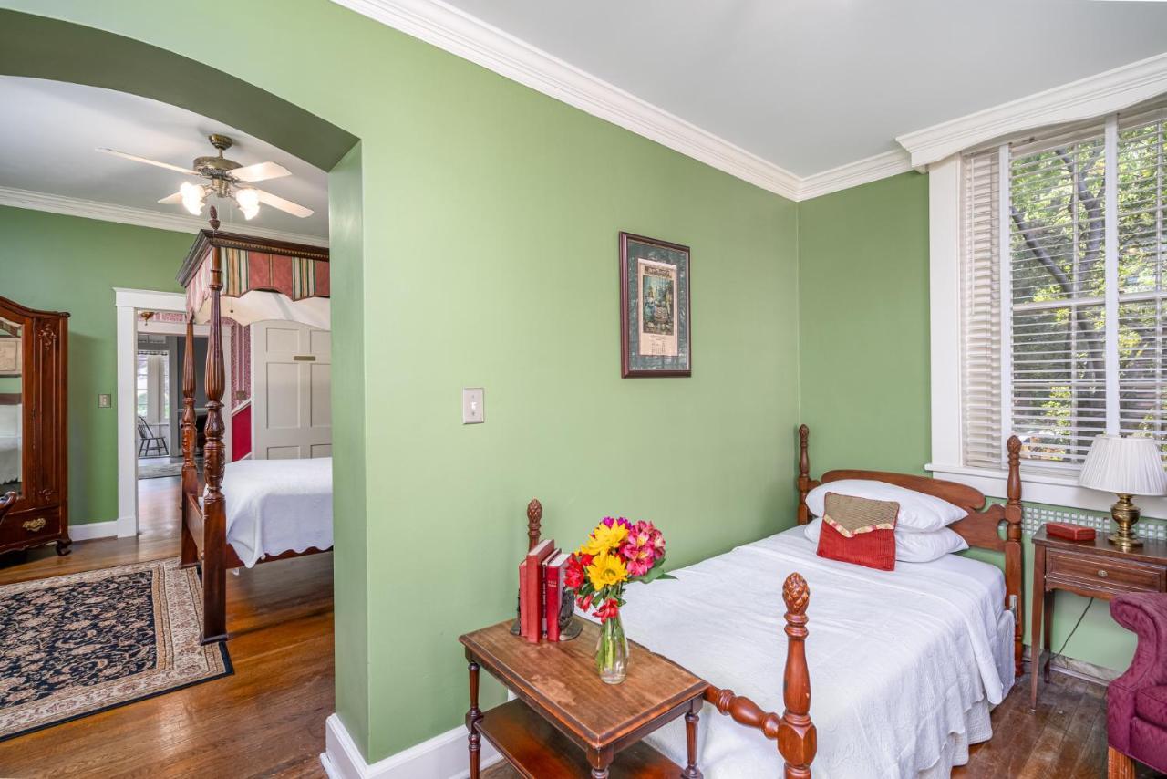 Cedars Of Williamsburg Bed & Breakfast Bagian luar foto