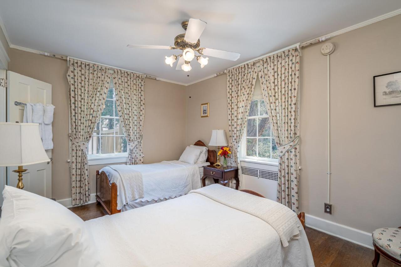 Cedars Of Williamsburg Bed & Breakfast Bagian luar foto