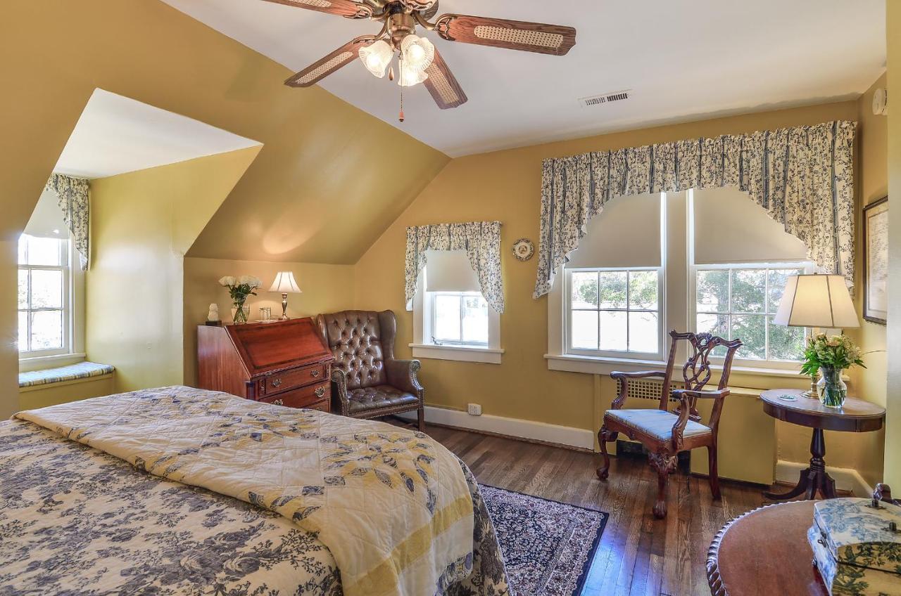 Cedars Of Williamsburg Bed & Breakfast Bagian luar foto