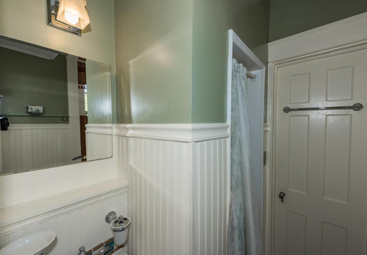Cedars Of Williamsburg Bed & Breakfast Bagian luar foto