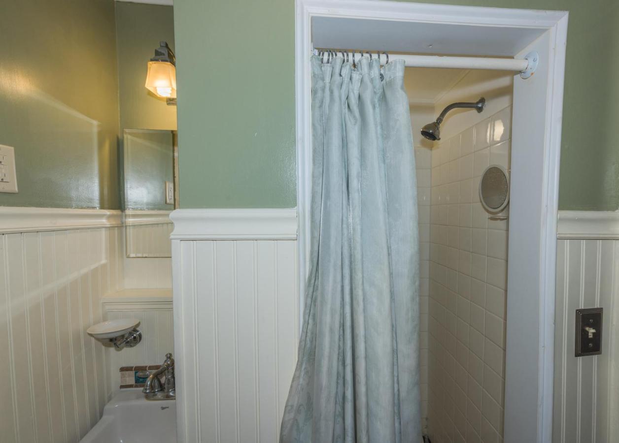 Cedars Of Williamsburg Bed & Breakfast Bagian luar foto