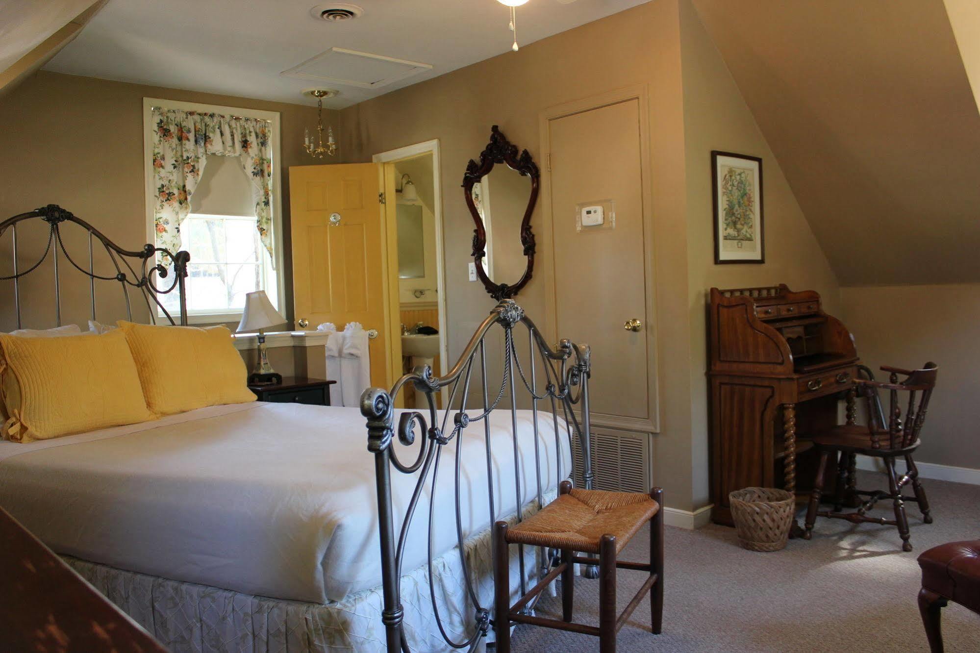Cedars Of Williamsburg Bed & Breakfast Bagian luar foto