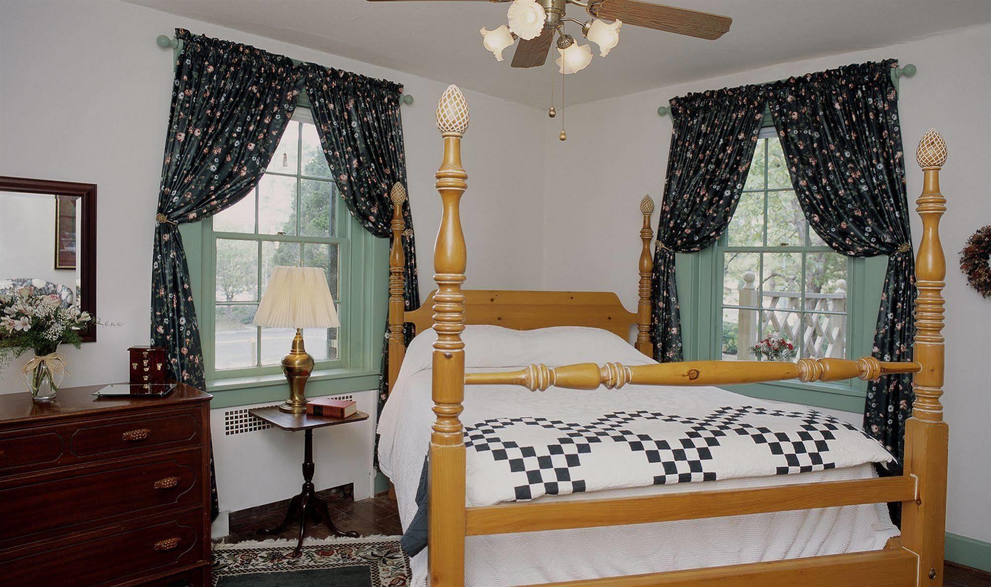 Cedars Of Williamsburg Bed & Breakfast Bagian luar foto