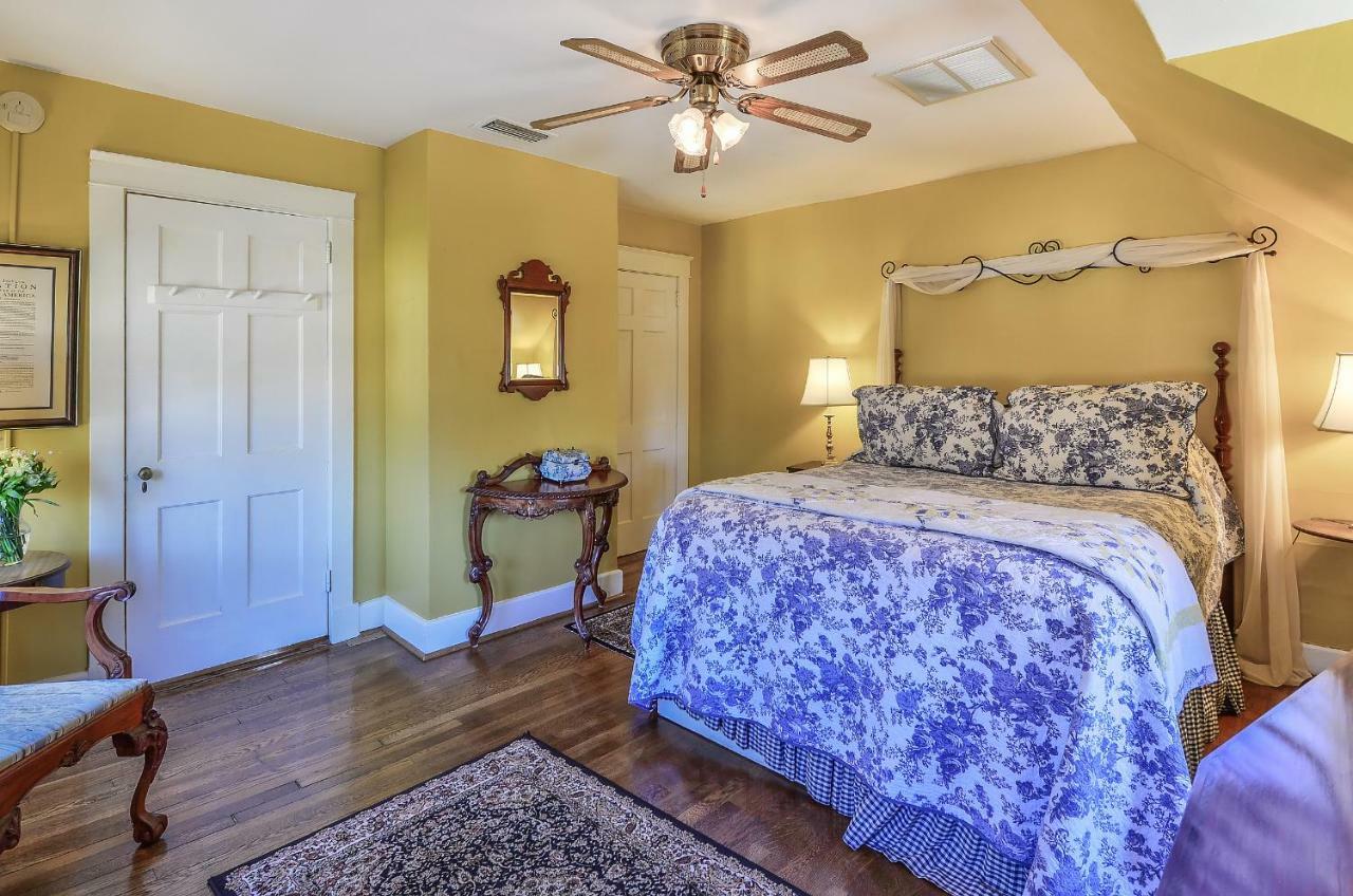 Cedars Of Williamsburg Bed & Breakfast Bagian luar foto